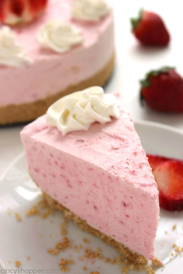 No Bake Strawberry Cheesecake -Made with fresh strawberries. No baking involved and so easy. Looks and tastes AMAZING!