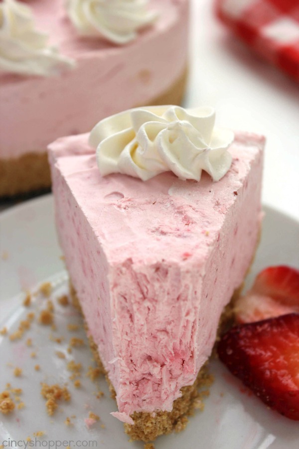 No Bake Strawberry Cheesecake -Made with fresh strawberries. No baking involved and so easy. Looks and tastes AMAZING!