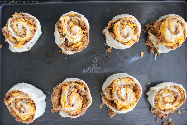 Taco Pizza Pinwheels -make for a great appetizer, dinner or snack idea. Hand held taco pizza rolls that can be topped with your favorite toppings.