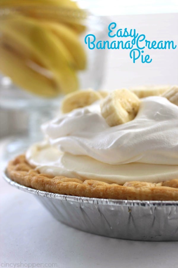 Easy Banana Cream Pie - quick and easy dessert with just a couple ingredients. Simple holiday pie.