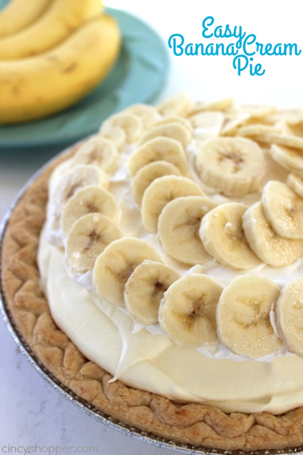 Easy Banana Cream Pie - quick and easy dessert with just a couple ingredients. Simple holiday pie.