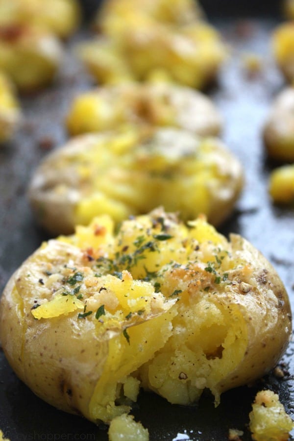 Garlic Parmesan Smashed Potatoes - loaded with awesome flavors and make for an easy side dish.