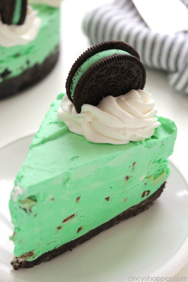 No Bake Mint Oreo Cheesecake - perfect St. Patrick’s Day dessert. Mint fans will love the crushed Mint OREO cookie crust, minty cheesecake filling with chopped mint Andes candies.