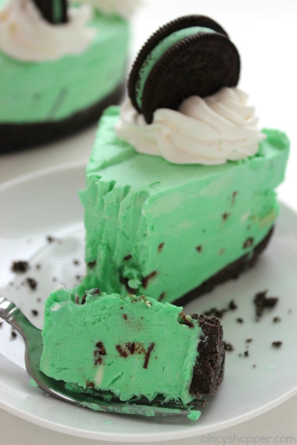 No Bake Mint Oreo Cheesecake - perfect St. Patrick’s Day dessert. Mint fans will love the crushed Mint OREO cookie crust, minty cheesecake filling with chopped mint Andes candies.