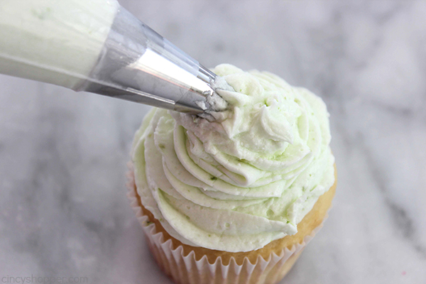 Key Lime Cupcakes with Key Lime Butter Cream Icing - tart, tangy and sweet and so simple to make. Perfect summer dessert idea.