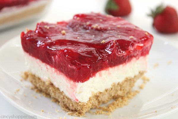 Easy Strawberry Cheesecake Bars - perfect for feeding a crowd at picnics, BBQ's and potlucks. Just a few ingredients and little time to whip up this tasty dessert.