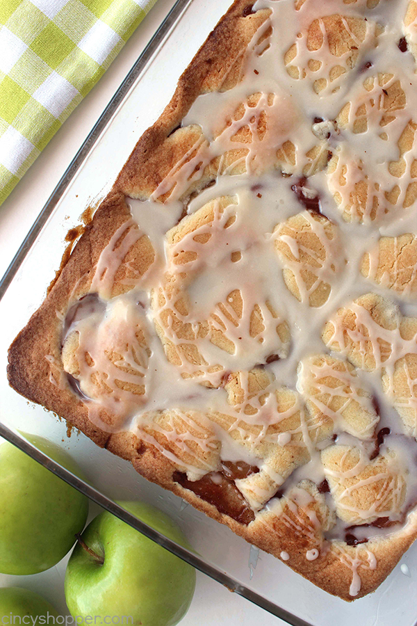 Apple Pie Bars - Perfect for apple pie fans. Great apple dessert for feeding a crowd!