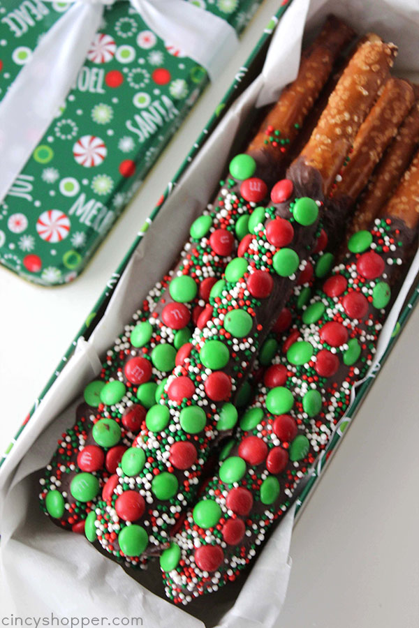 These Caramel and Chocolate Pretzel Rods will be perfect for gifting this holiday season. Simple to make, no need to buy gourmet