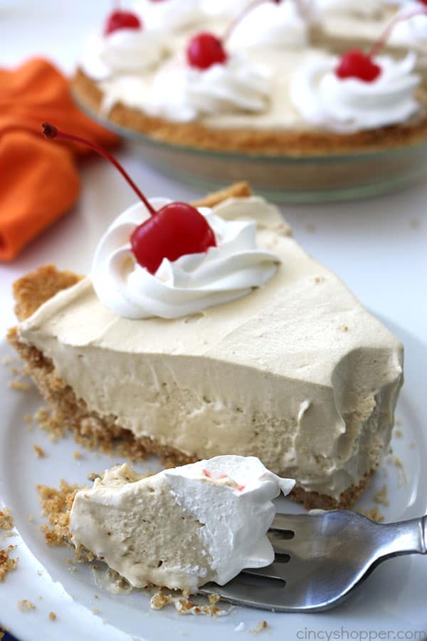 Easy Root Beer Float Pie - Perfect summer pie. Can be made No Bake!