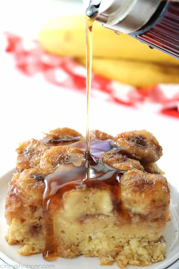 Overnight Bananas Foster French Toast Casserole. French toast with caramelized bananas that will feed a crowd. #breakfast #breakfastcasserole #holiday