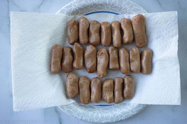 Mini hot dogs on paper towel