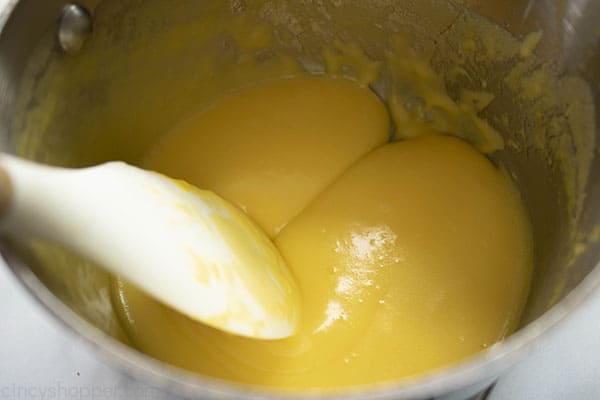 spoon stirring the bearnaise sauce recipe in a pan