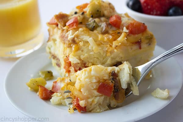 crock pot breakfast casserole made with hashbrowns and bacon