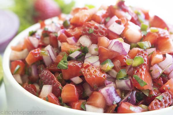 Close shot of finished salsa in white bowl