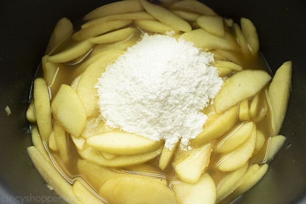 Cooked apples with vanilla pudding added,