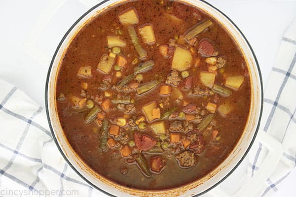 Finished vegetable Soup with hamburger