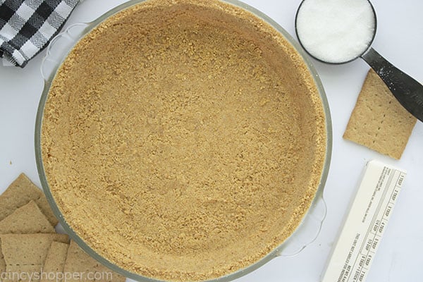 Overhead finished pie crust