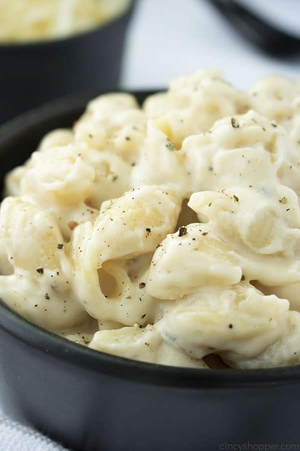 Panera macaroni and cheese in a black bowl