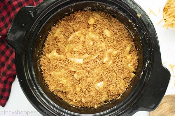 Crunchy topped macaroni & cheese in a slow cooker