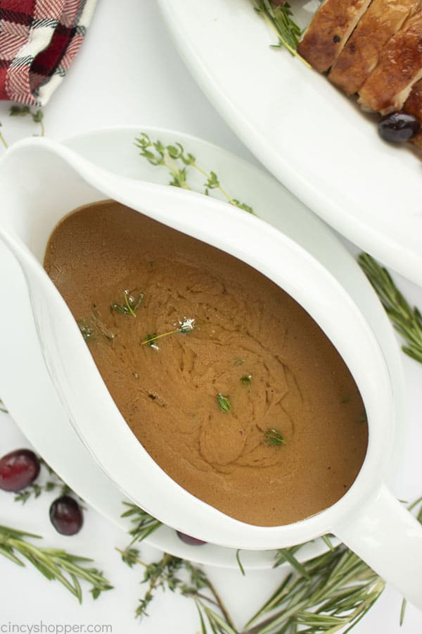 Easy Turkey gravy for Thanksgiving in a boat