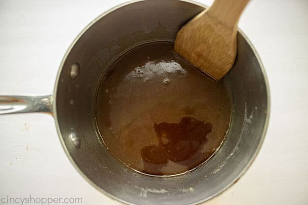 Apple pie sauce in pan