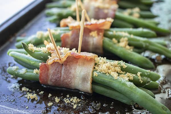 Brown sugar on the top of green bean bundles