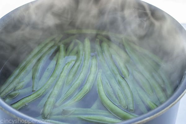 boiled green beans in water