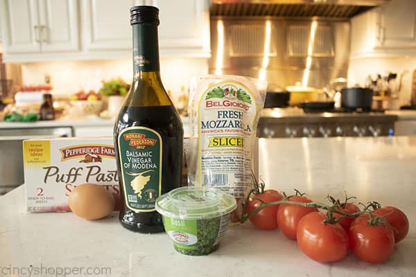 Ingredients to make Caprese Appetizer Bites