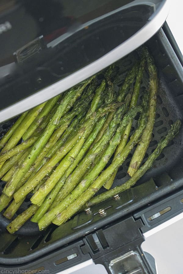 Asparagus cooked in the air fryer