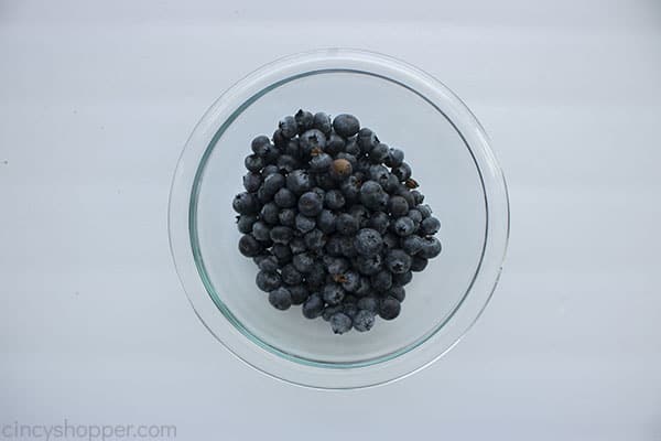 Rinsed blueberries in a bowl