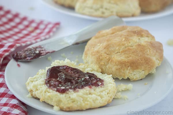 Biscuit on a plate with jam