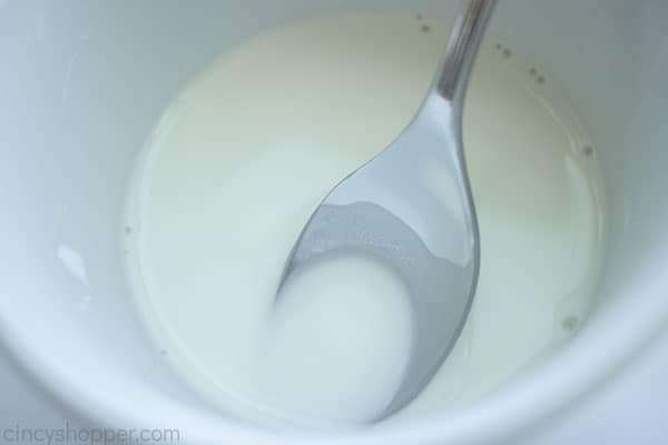 Cornstarch slurry for gravy