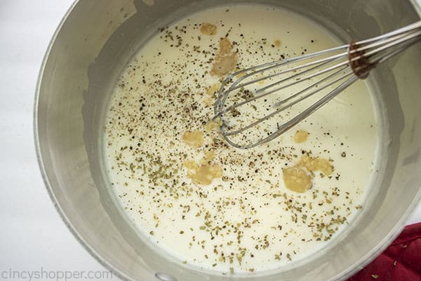 Garlic and spices for white alfredo pizza sauce
