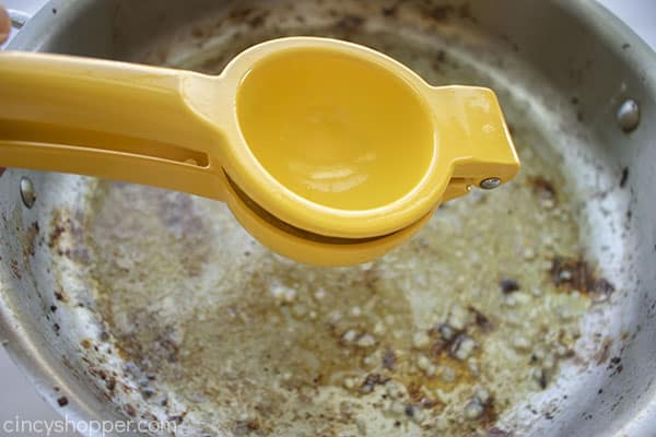 Adding lemon juice to garlic and butter