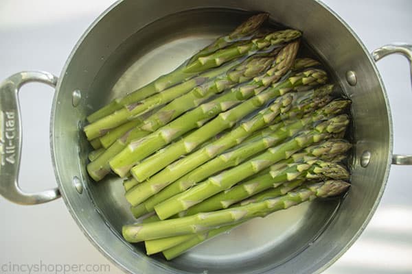 Boiling asparagus