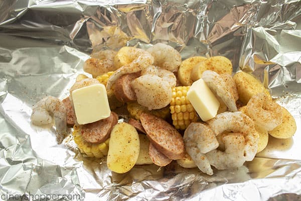 https://cincyshopper.com/wp-content/uploads/2021/03/Low-Country-Boil-Packets-12.jpg