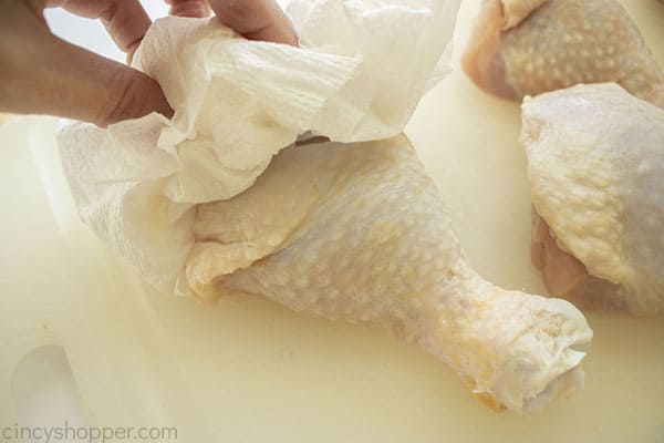 Drying chicken leg with paper towel