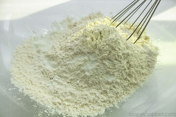 Dry ingredients for soft and chewy cookie sin a bowl