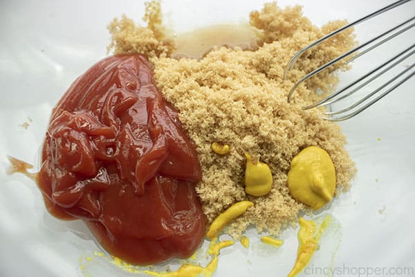 Meatloaf sauce ingredients in a bowl