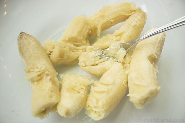 Mashed bananas in a bowl