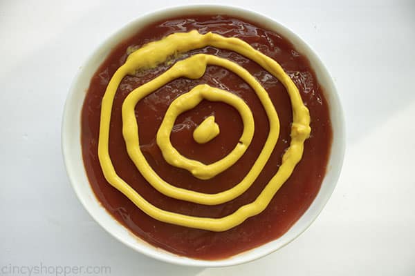 Mustard rings on ketchup