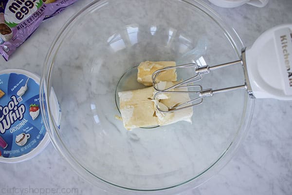 Butter, cream cheese, and vanilla in a bowl