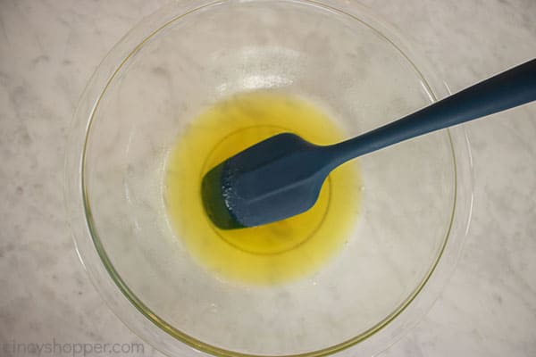 Pineapple jello in a bowl