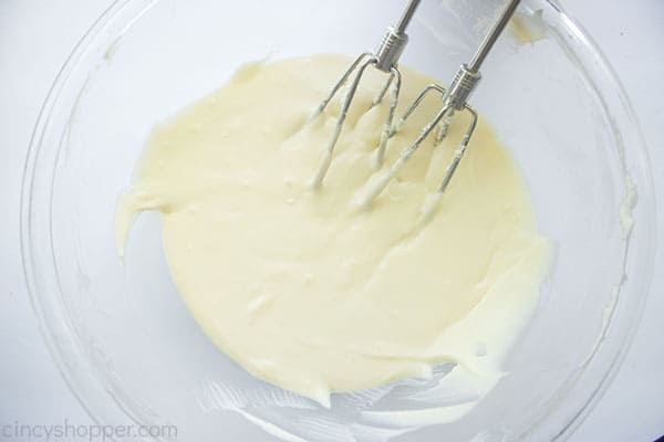Smooth cream cheese cake mixture