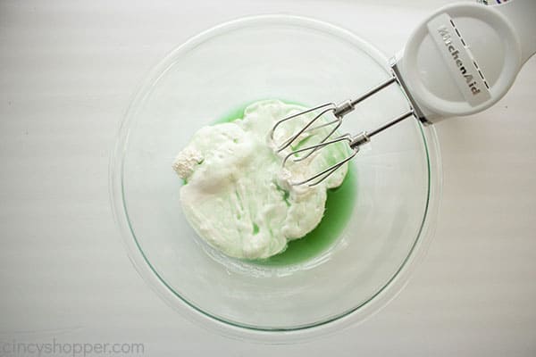Creme de Menthe and marshmallow in a bowl