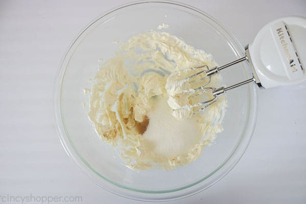 Cream cheese, sugar and vanilla in a bowl