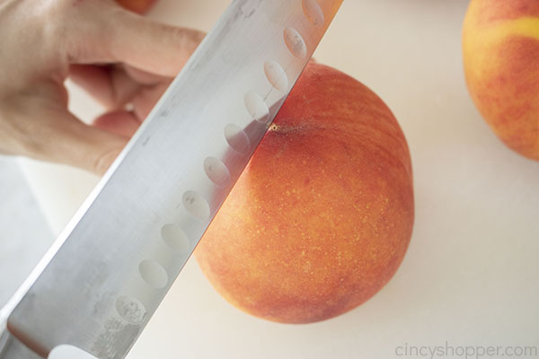 Scoring peaches