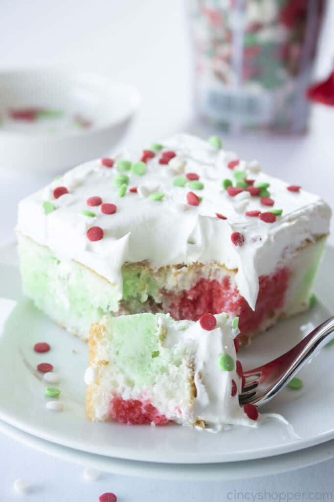 Christmas Poke Cake - CincyShopper