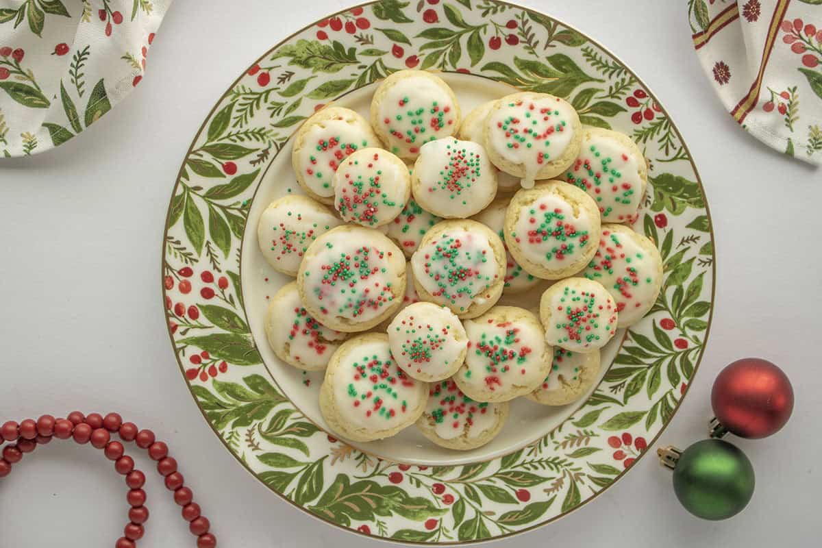 Italian Cookies with Anise on a Christmas plate.