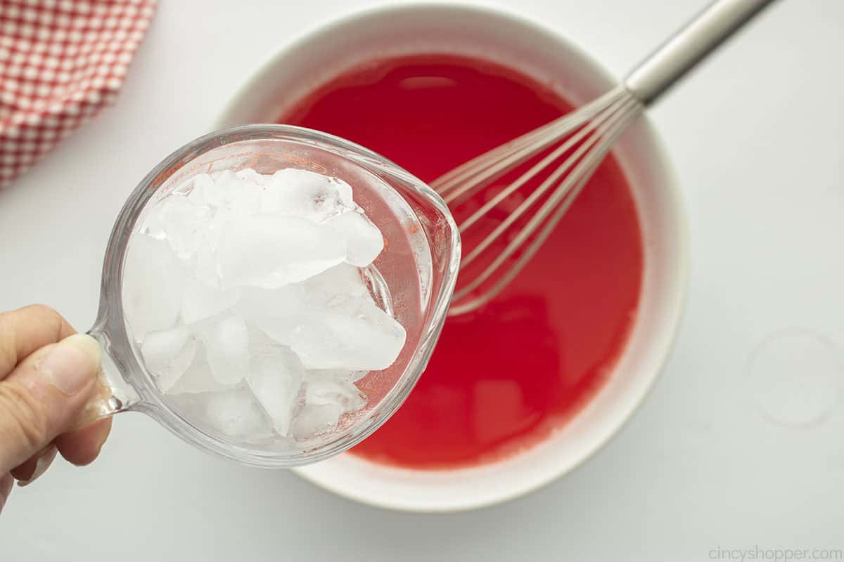 Adding ice to gelatin mixture.